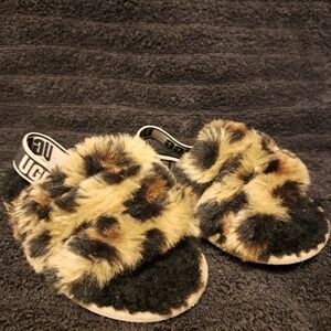 Ugg for children, size 8, fur slides with logo strap, like new